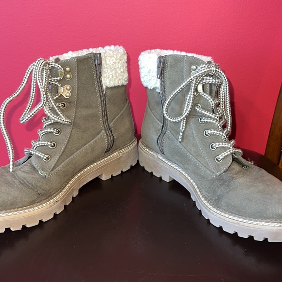 EUC Ankle boots women’s 7.5 - Picture 3 of 13